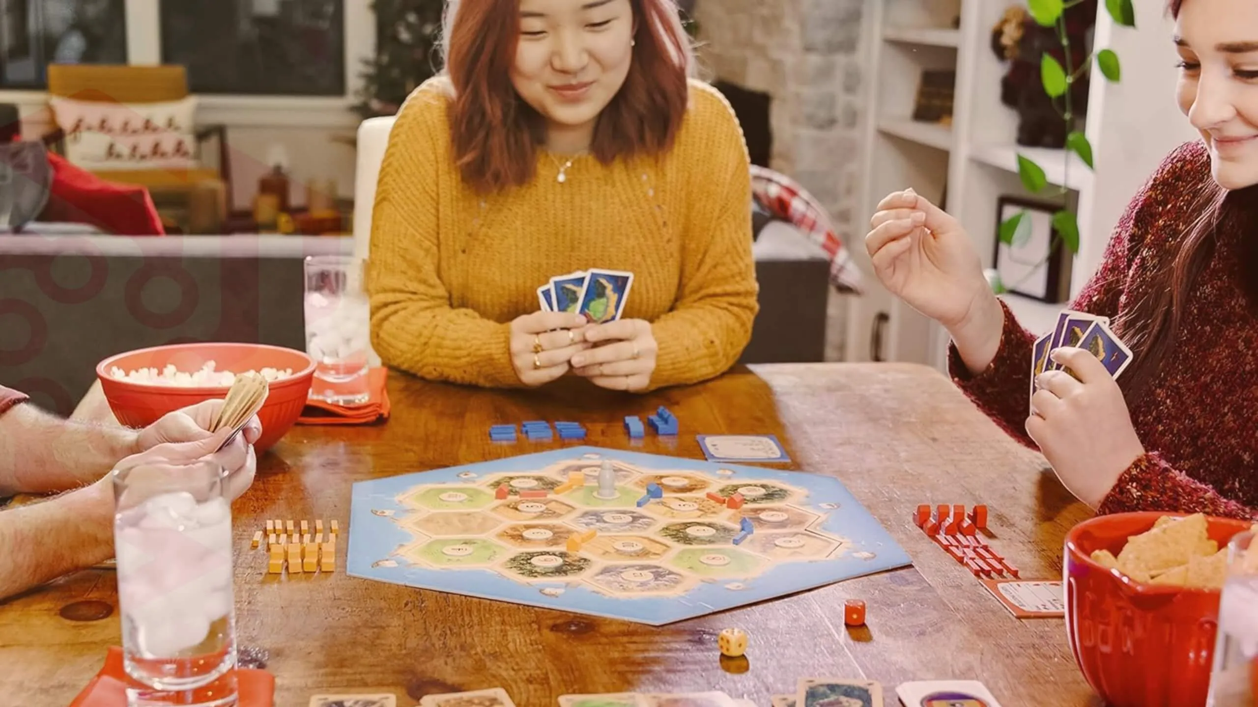 Women play Catan bord game