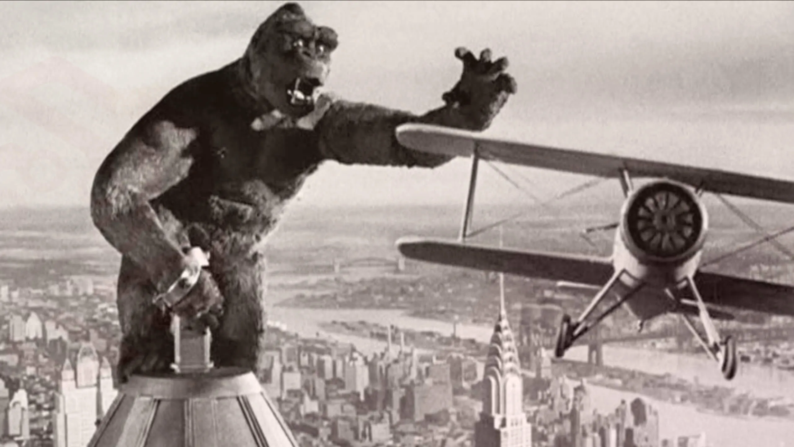 King Kong try hit a plane