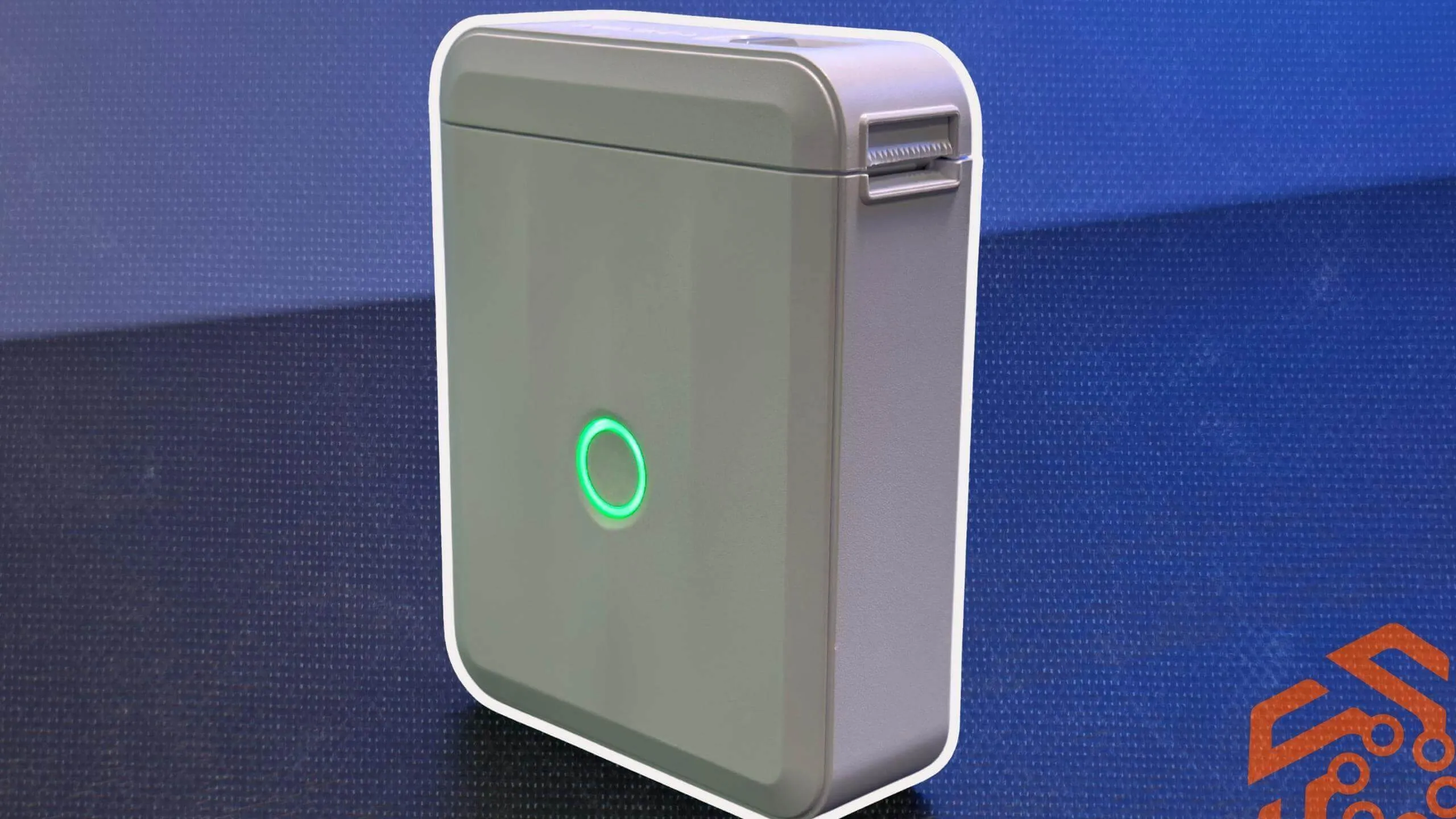 Niimbot thermal printer on the desk